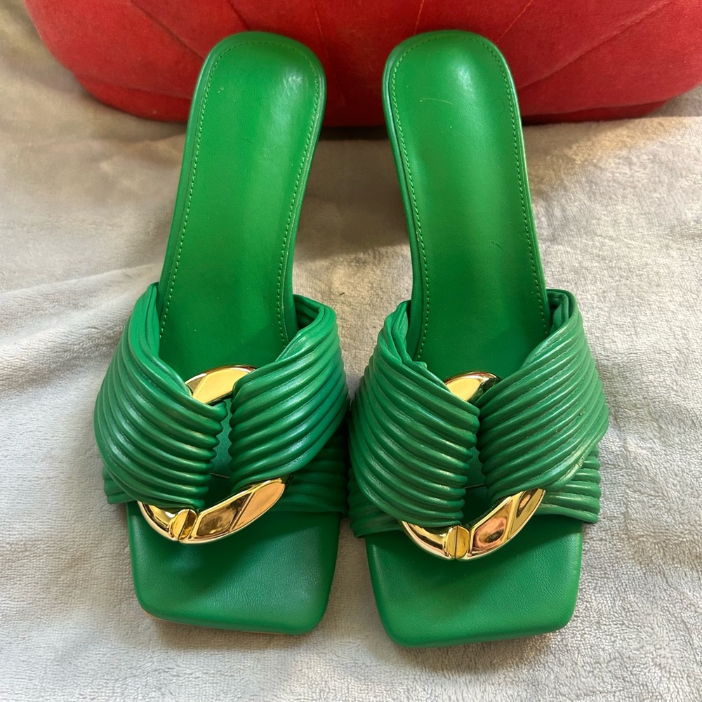 unique green sandals! 💚🍋‍🟩 - Picture 2 of 6